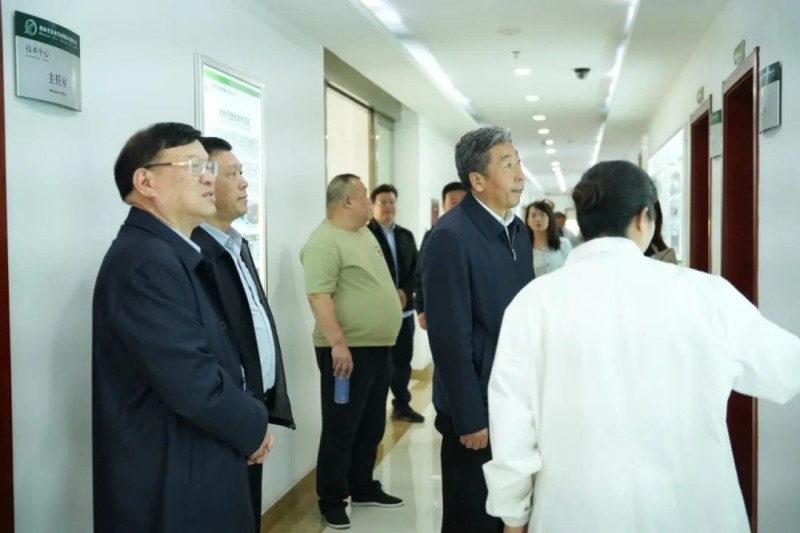 山西省供銷合作社聯(lián)合社黨組書(shū)記、理事會(huì)主任高建軍一行蒞臨公司調(diào)研指導(dǎo)