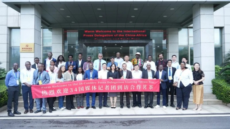 非洲34國記者訪問團考察湖南省茶業(yè)集團合作茗茶受到廣泛好評