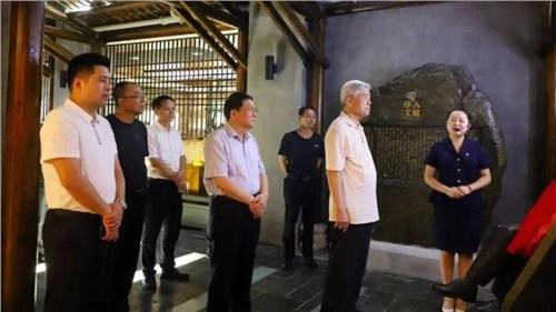 原國務(wù)院參事、國家制造強(qiáng)國建設(shè)戰(zhàn)略咨詢委員會委員張綱一行來集團(tuán)白沙溪茶廠考察調(diào)研