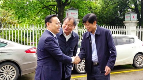 湖南師范大學(xué)校長劉仲華院士、副校長唐賢清一行蒞臨集團益陽茶廠調(diào)研指導(dǎo)